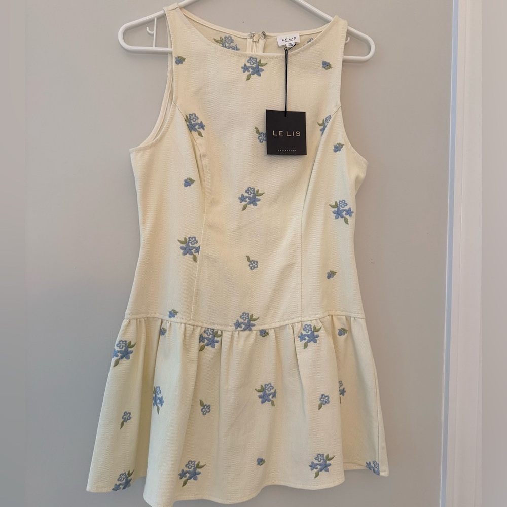 NWT Le Lis Mini Embroidered Shift Dress, Small